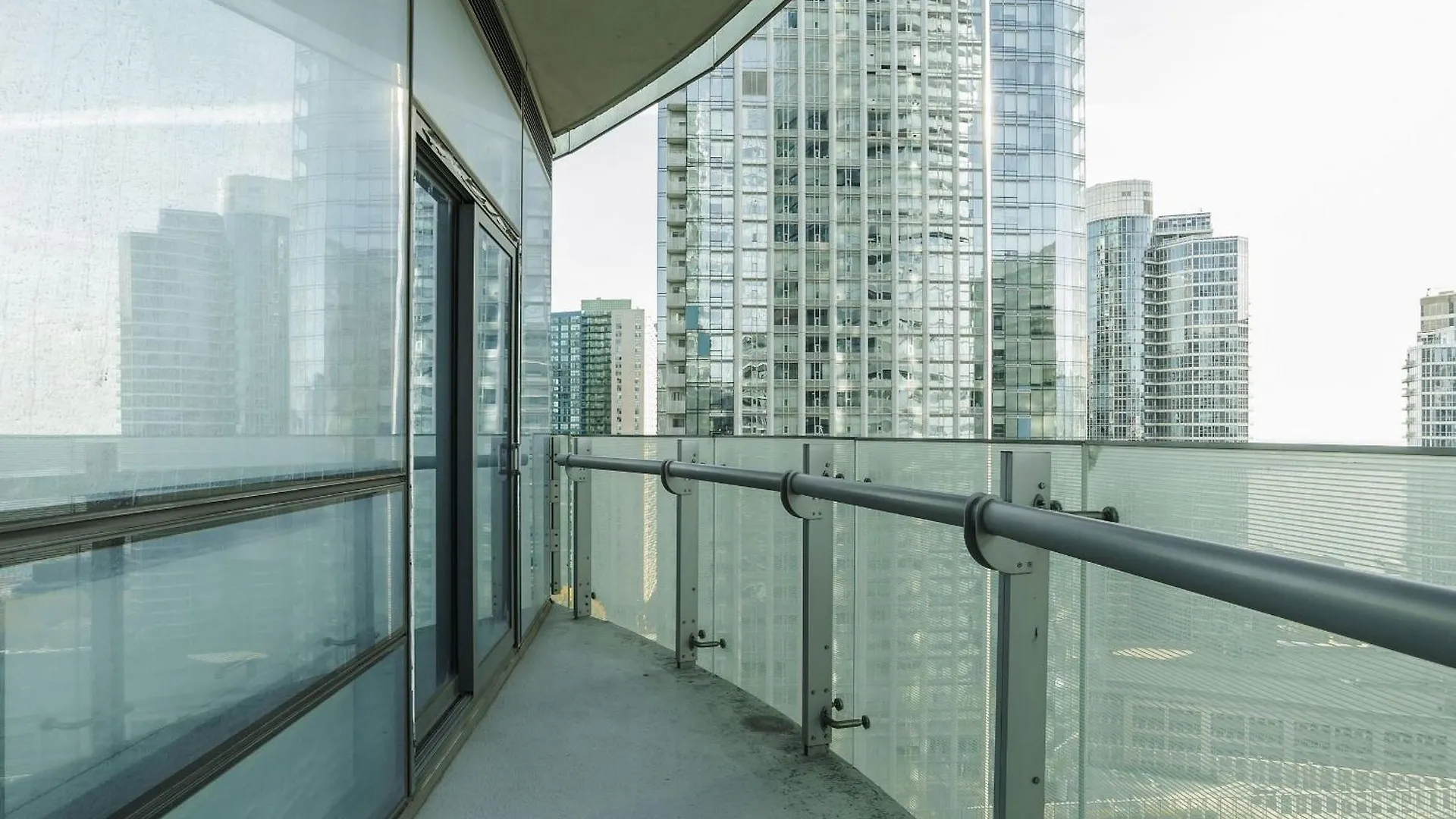 The One Apartment Toronto 0*,  Canada